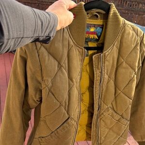 Eddie Bauer women’s form fitting Medium Quilted Tan Down Insulated Bomber Jacket